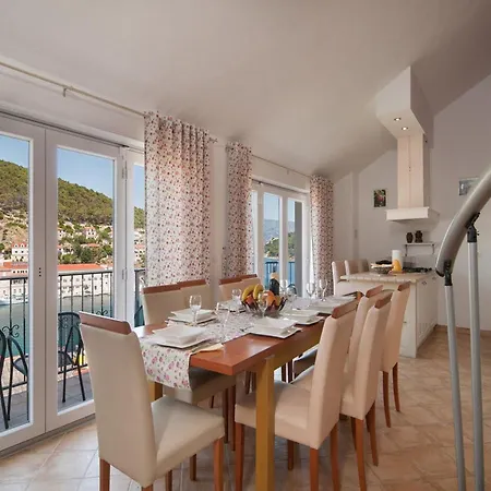 Princes - Seven Bedroom Villa