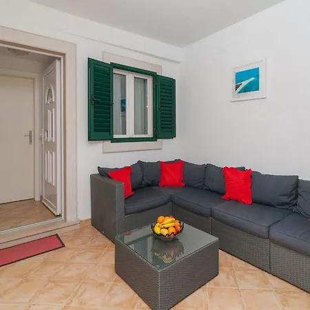 Princes - Seven Bedroom Villa Pucisca
