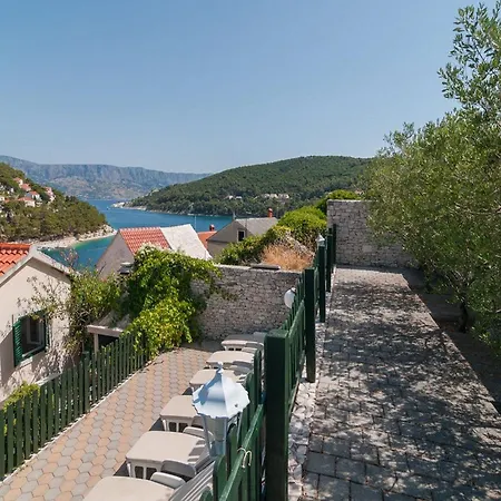 Princes - Seven Bedroom Villa Pucisca
